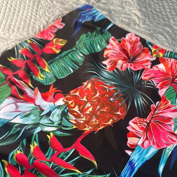 SHEIN Athletic Shorts Black and Red with Adjustable Drawstrings - Picture 8 of 12